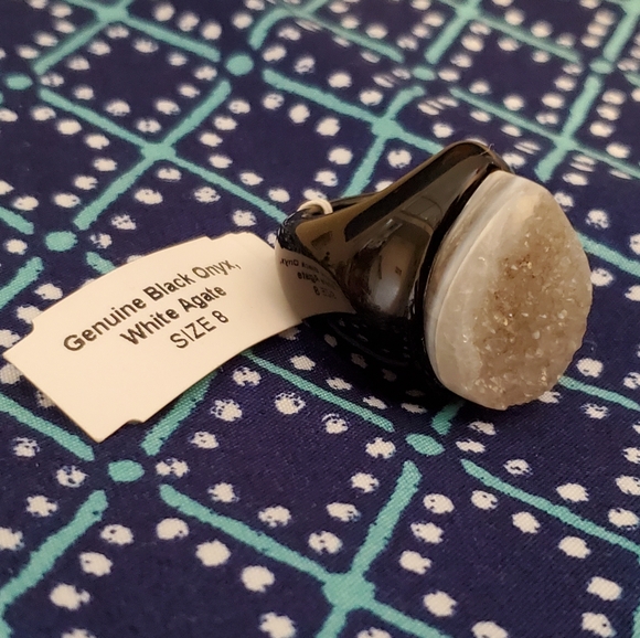 Genuine Black Onyx, White Agate Ring Size 8 - Picture 2 of 4